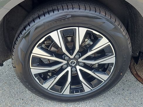 Used 2024 Volvo XC60 B5 Plus w/ Protection Package Premier AWD/4WD image 28