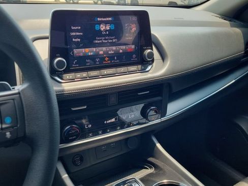 Used 2024 Nissan Rogue SV FWD image 27
