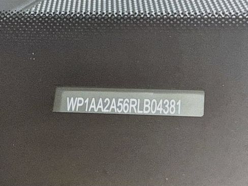 Certified 2024 Porsche Macan AWD/4WD image 31