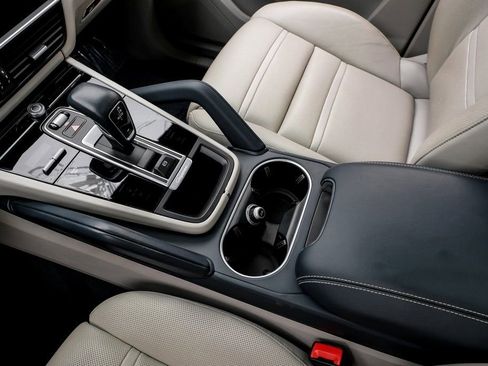 Used 2019 Porsche Cayenne image 22