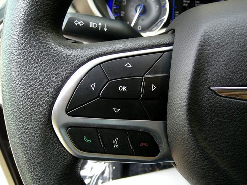 Used 2018 Chrysler Pacifica Touring Plus w/ Tire & Wheel Group image 22