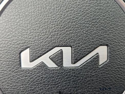 Used 2025 Kia Sportage EX FWD image 28