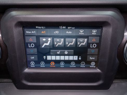 Used 2020 Jeep Wrangler Unlimited Sahara AWD/4WD image 17