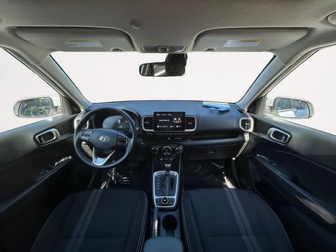 Used 2025 Hyundai Venue SEL FWD image 11