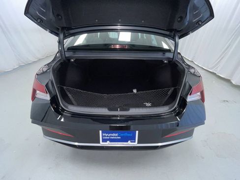 Used 2025 Hyundai Elantra Sport image 11