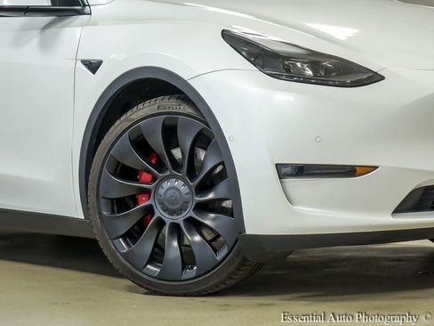 Used 2022 Tesla Model Y Performance image 4