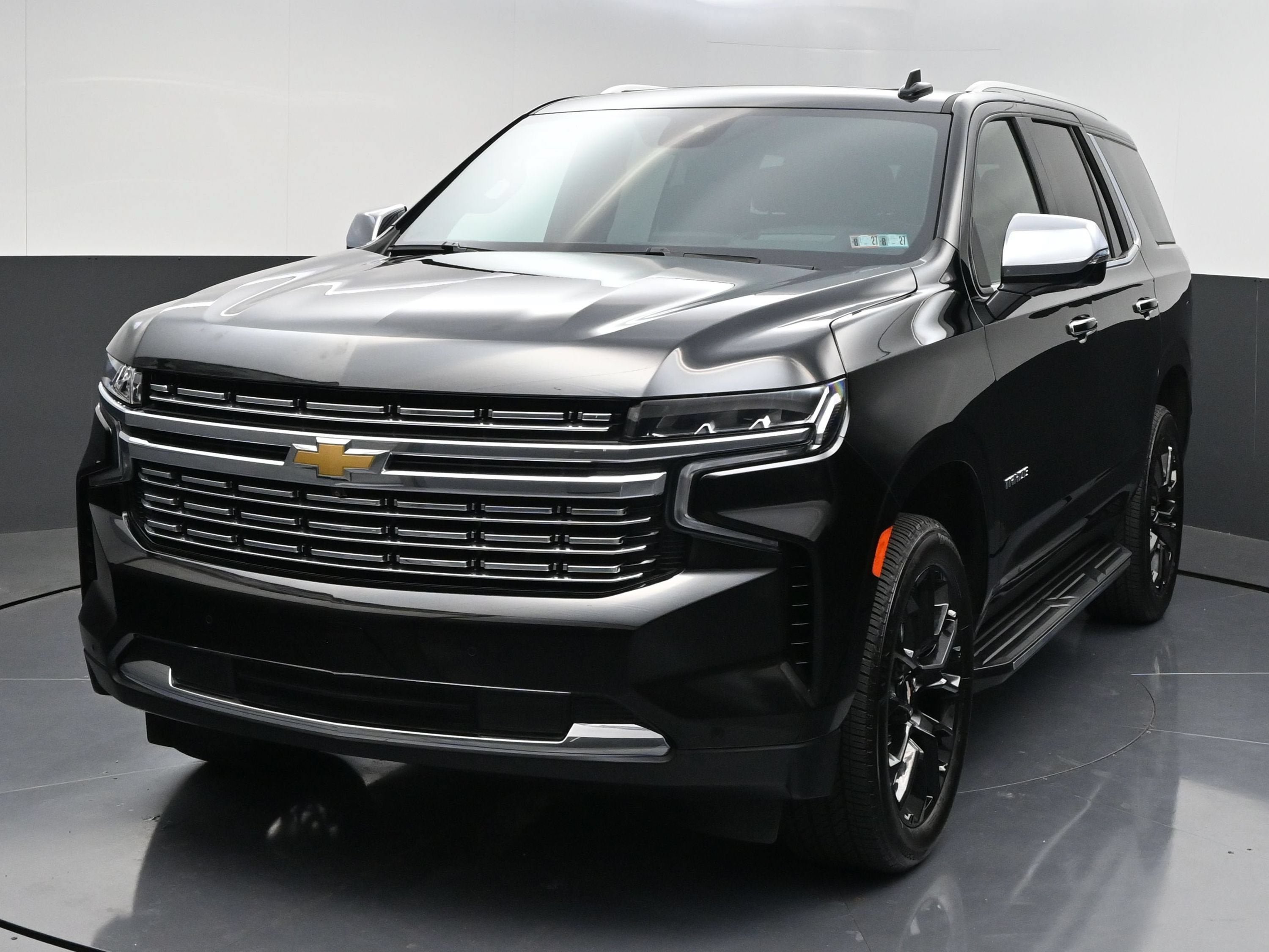Used 2024 Chevrolet Tahoe Premier w/ Premium Package AWD/4WD image 4