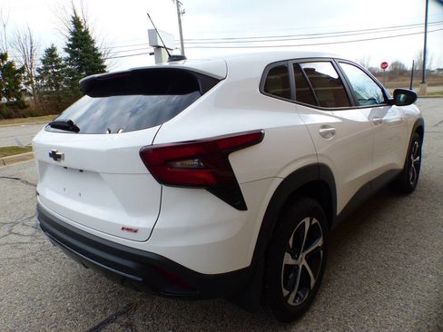 Used 2025 Chevrolet Trax RS w/ Driver Confidence Package image 8