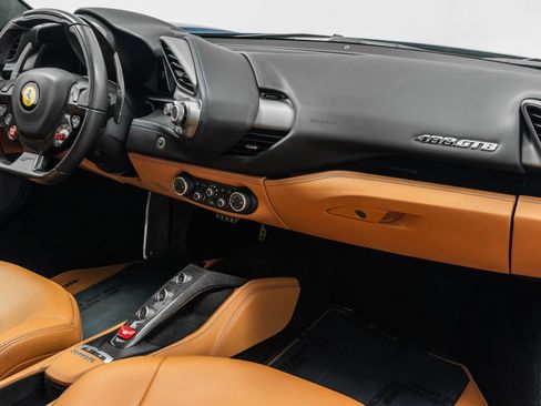 Used 2018 Ferrari 488 GTB RWD image 14