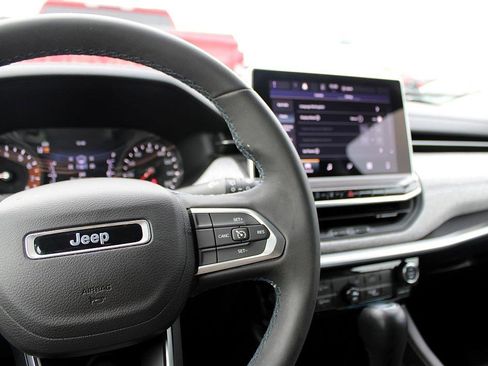 Used 2022 Jeep Compass Latitude image 15