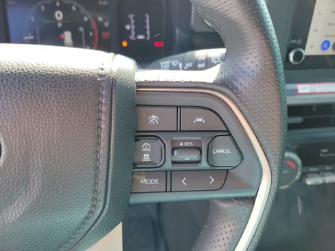 Used 2025 Toyota 4Runner SR5 AWD/4WD image 23