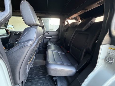 Used 2023 Ford Bronco Badlands image 15