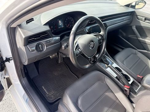 Used 2020 Volkswagen Passat 2.0T R-Line image 10