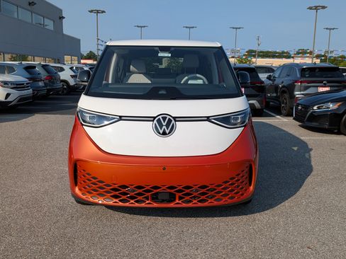 Used 2025 Volkswagen ID. Buzz Pro S Plus w/ Cupholders Package RWD image 8
