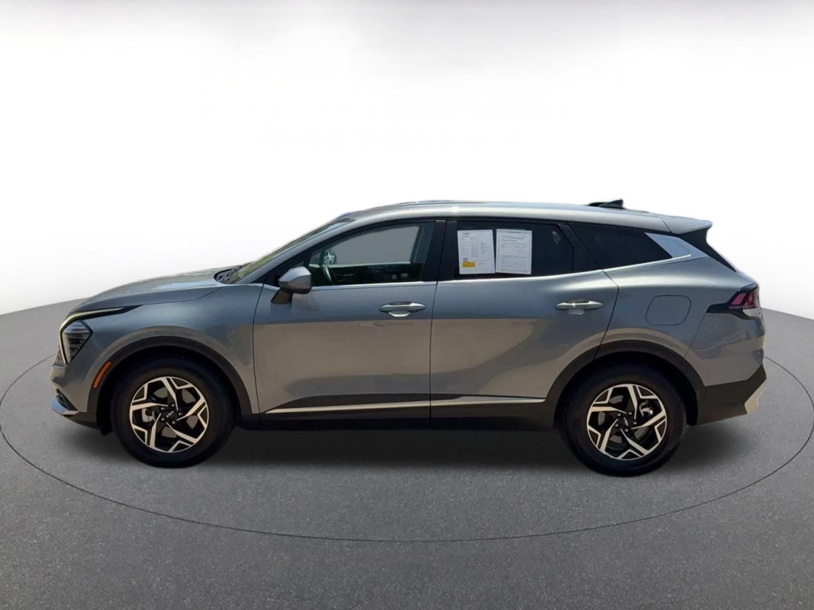 Used 2025 Kia Sportage LX FWD image 8