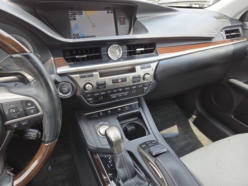 Used 2016 Lexus ES 350 w/ Luxury Package w/Wood Trim FWD image 30