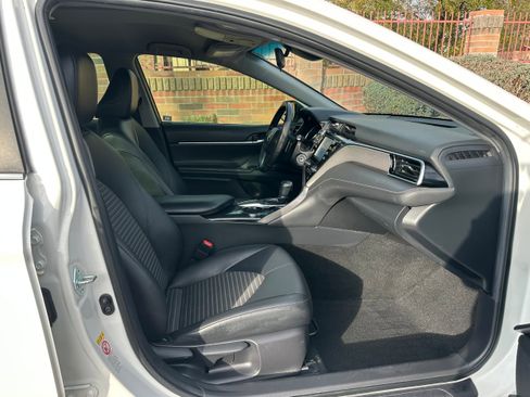 Used 2018 Toyota Camry SE FWD image 11