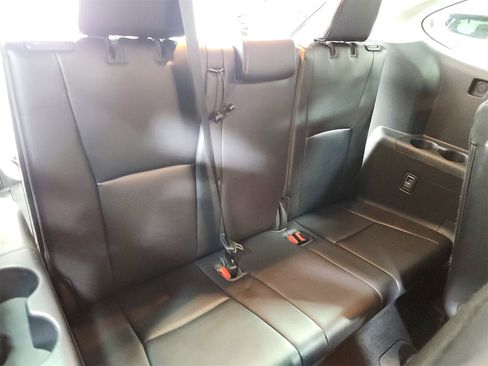 Used 2022 Toyota Highlander XLE image 39