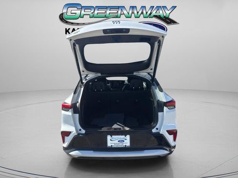 Used 2025 Buick Envista Sport Touring w/ Convenience I Package FWD image 10