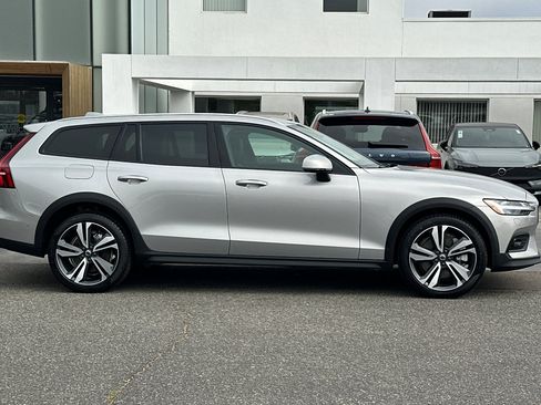 Certified 2023 Volvo V60 B5 Cross Country Plus w/ Climate Package AWD/4WD image 3