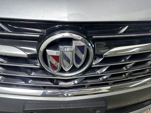 Used 2023 Buick Envision Essence image 9