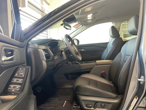 Used 2024 Nissan Rogue SL image 6