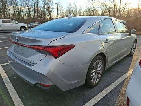 Certified 2022 Toyota Avalon XLE image 4