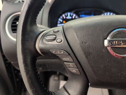 Used 2014 Nissan Pathfinder SV image 39