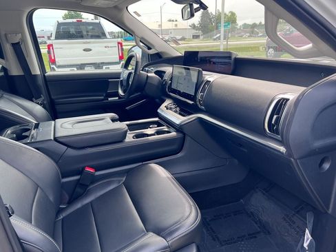 Certified 2025 Ford Expedition Platinum AWD/4WD image 22