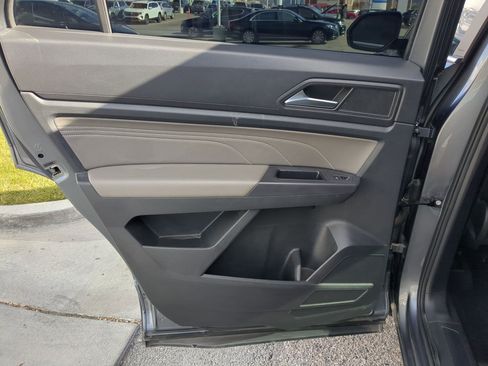 Used 2021 Volkswagen Atlas Cross Sport SEL image 32