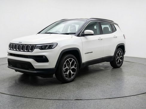 Used 2025 Jeep Compass Limited AWD/4WD image 3