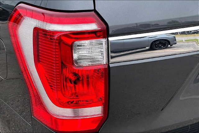 Used 2019 Ford Expedition XLT w/ Equipment Group 202A AWD/4WD image 30