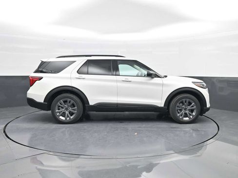 New 2026 Ford Explorer Active image 9