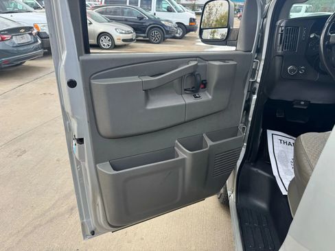 Used 2016 Chevrolet Express 3500 LT w/ LT Preferred Equipment Group image 21