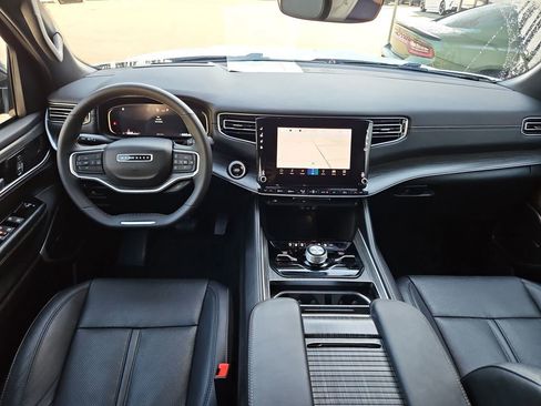 Used 2024 Jeep Wagoneer L Series III w/ Flexible Seating Group image 9