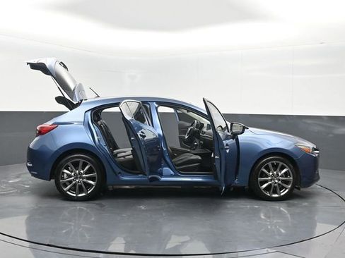 Used 2018 MAZDA MAZDA3 Touring image 27