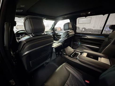 Used 2023 Jeep Grand Wagoneer Series III image 9