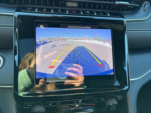 Used 2024 Jeep Grand Cherokee Altitude image 17