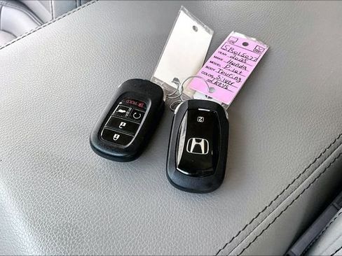 Certified 2025 Honda Pilot Touring image 36