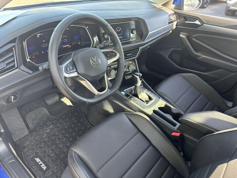 Certified 2024 Volkswagen Jetta SE w/ Panoramic Sunroof Package image 16