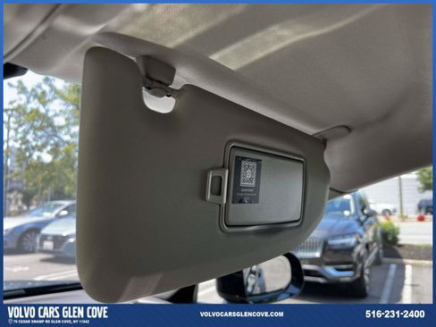 Certified 2024 Volvo XC60 B5 Plus w/ Climate Package AWD/4WD image 33
