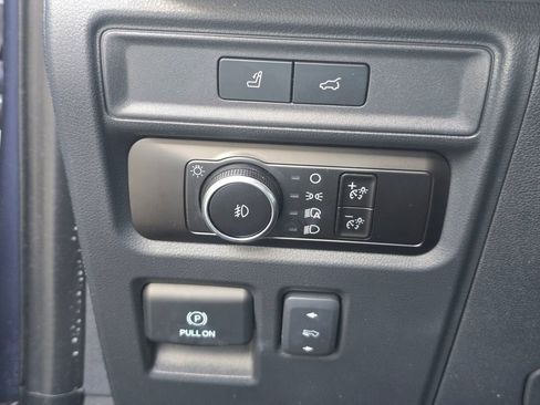 Used 2023 Ford Expedition XLT image 11