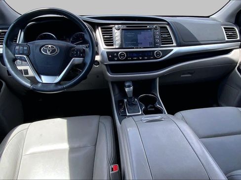 Used 2016 Toyota Highlander XLE FWD image 16