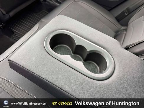 Certified 2025 Volkswagen Taos SE w/ Taos Adventure Package (SXB) image 13