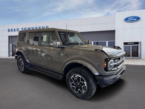 New 2025 Ford Bronco Outer Banks image 2