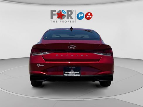 Used 2023 Hyundai Elantra SEL w/ Convenience Package FWD image 4