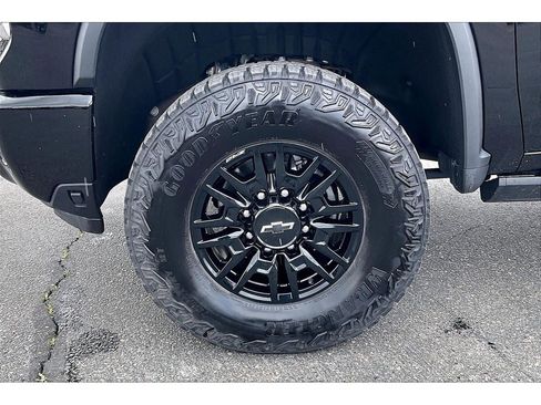 Used 2025 Chevrolet Silverado 2500 ZR2 w/ Technology Package AWD/4WD image 10