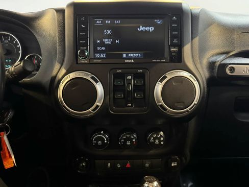 Used 2013 Jeep Wrangler Unlimited Sahara w/ Connectivity Group AWD/4WD image 12