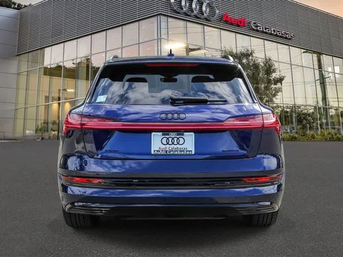 Used 2022 Audi e-tron Premium w/ Convenience Plus Package image 3