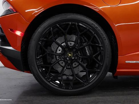 Used 2021 Lamborghini Huracan EVO image 16